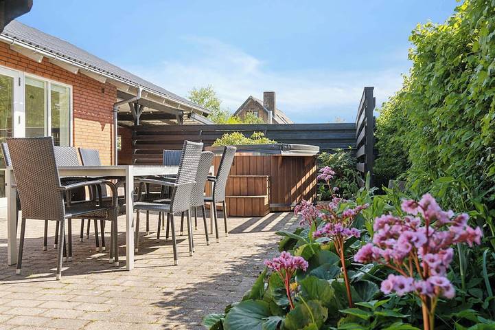 Villa für 10 Personen, mit Garten und Terrasse sowie Whirlpool, mit Haustier - 1