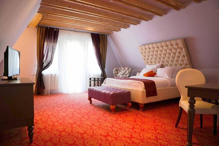 Gîte pour 2 personnes, avec jardin ainsi que jacuzzi et sauna à Sinaia - 2