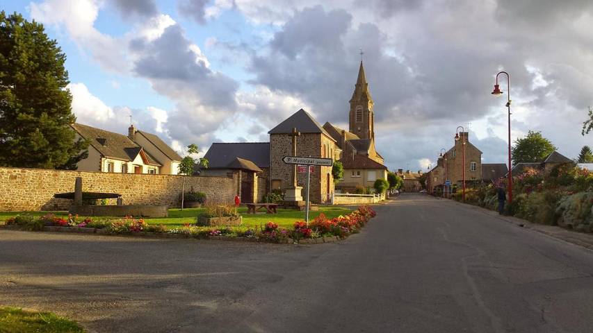Location de vacances pour 6 personnes, avec terrasse à Saint-Fraimbault