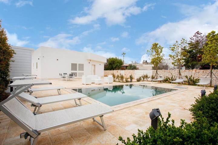 Ferienhaus für 5 Personen, mit Terrasse und Garten sowie Pool
