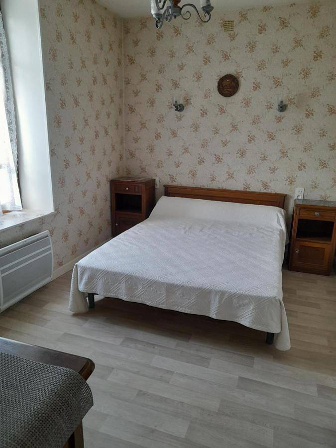 Three-Bedroom House in Thiel-sur-Acolin, Allier
