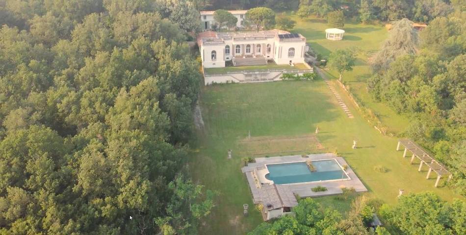 Gîte pour 2 personnes, avec Terrasse ainsi que Jardin et Piscine à Damiatte