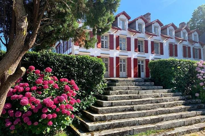 Château pour 17 personnes, avec jardin au Pays basque