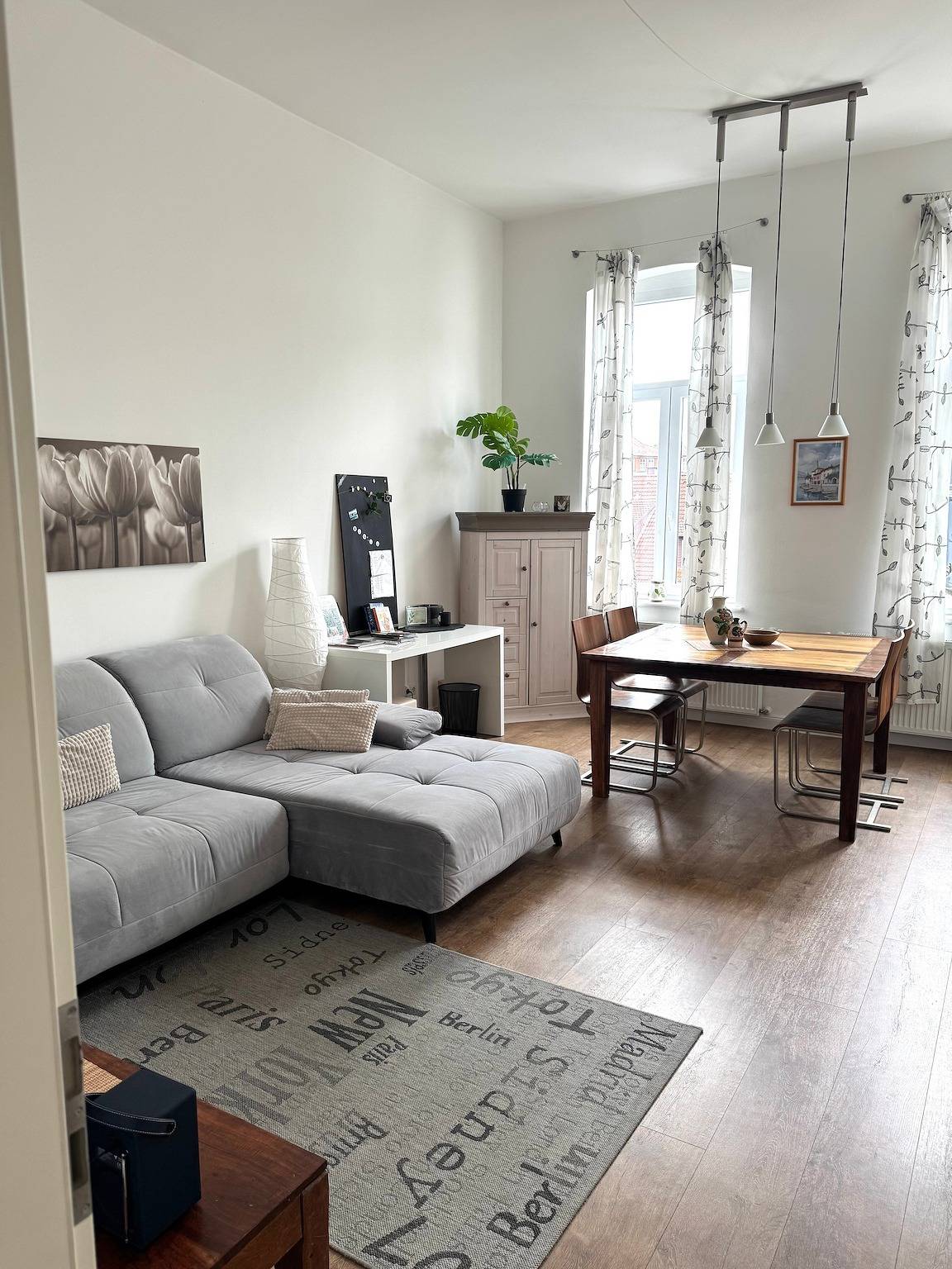Entire apartment, Holiday Apartment "150 Qm Luxus Im Zentrum" with Home Office Space & Wi-Fi in Hameln, Weser Hills