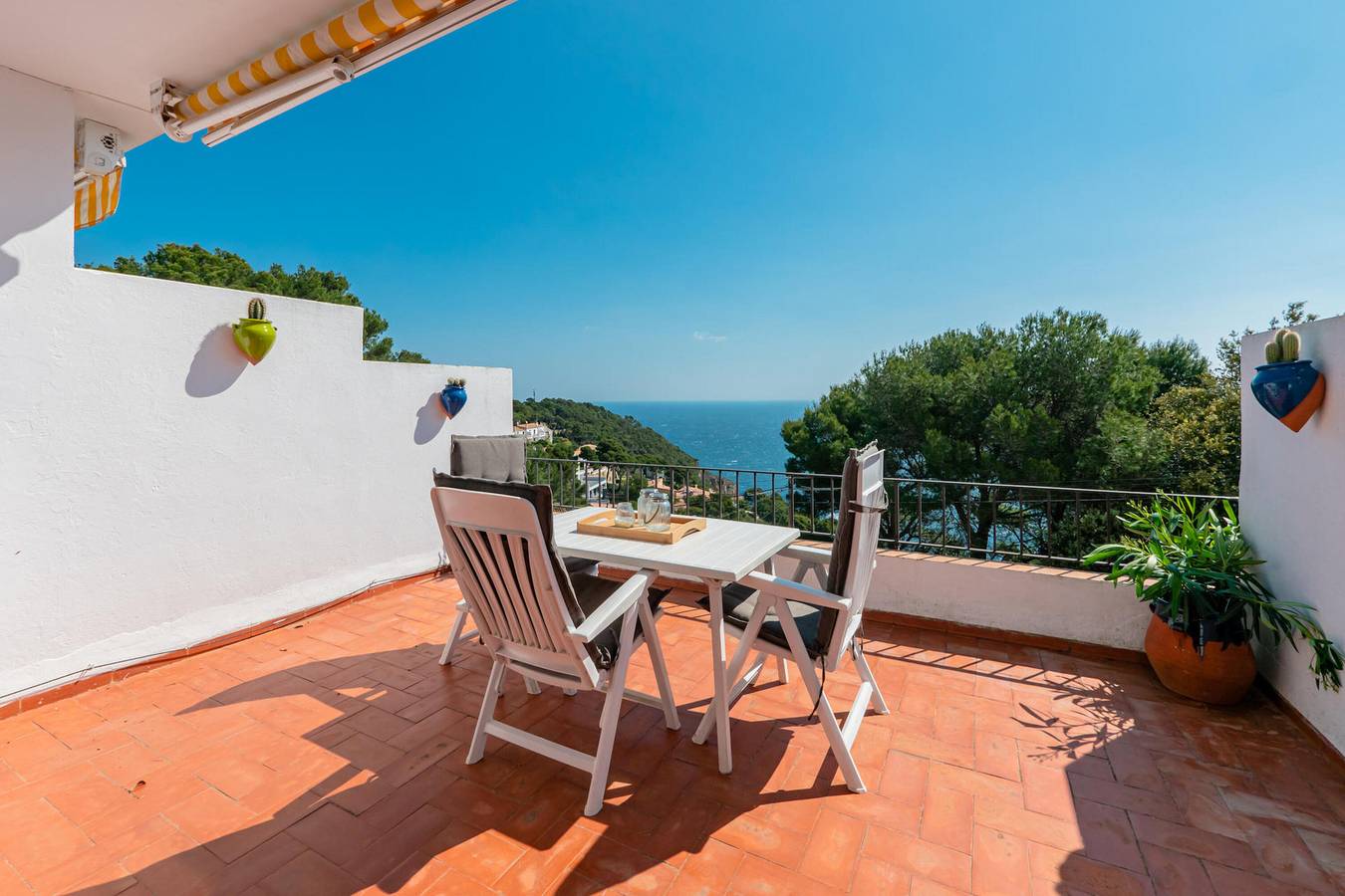 Appartement entier, Joli appartement avec magnifiques vues à la mer et piscine. in sa Tuna, Begur