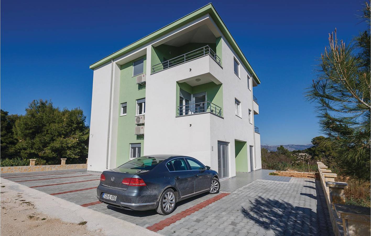 Entire holiday apartment, Sea View Apartment with Pool & Terrace, 2km from Beach in Trogir, Ciovo