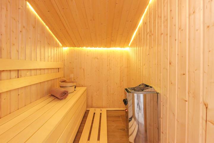 Villa pour 6 personnes, avec terrasse et piscine ainsi que sauna et jardin à Barbariga - 2