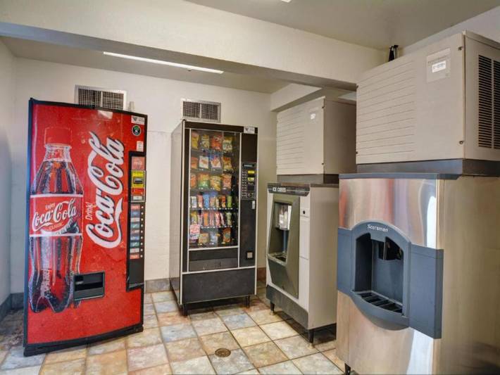 Apartamento entero, 1 cama doble | Microondas, Se permite fumar in Wethersfield, Connecticut
