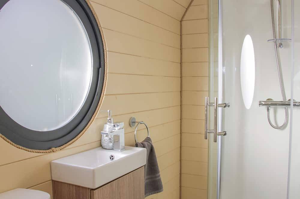 Stapeley Pod, romantic, character holiday cottage in Chirbury in Colinas de Shropshire