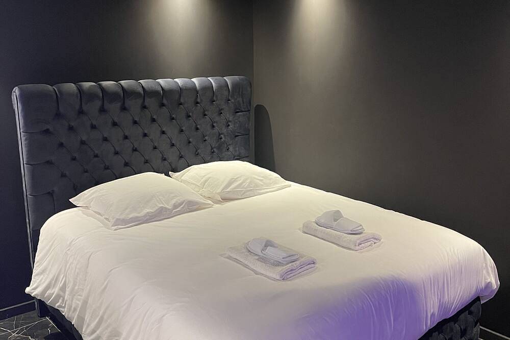 Entire apartment, Suite Prestige Jacuzzi, Sauna, Netflix, Disney+ in Amiens, Amiens region