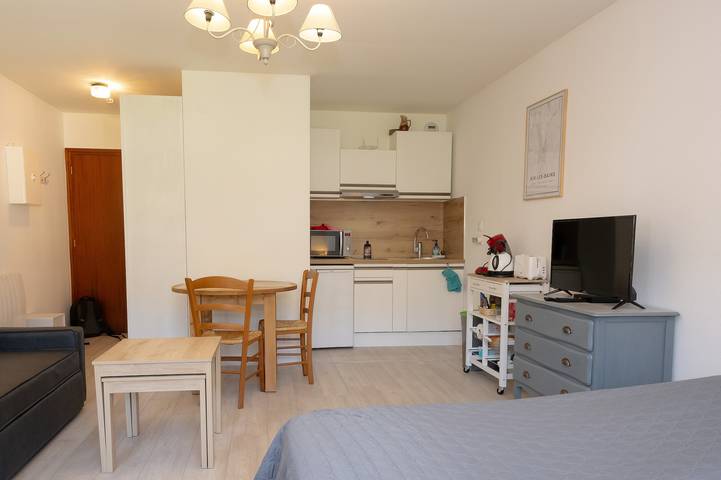 Apartamento entero, Apartamento 'Studio Meublé' con vistas a la montaña, balcón y Wi-Fi in Aix-les-Bains, Chambéry region