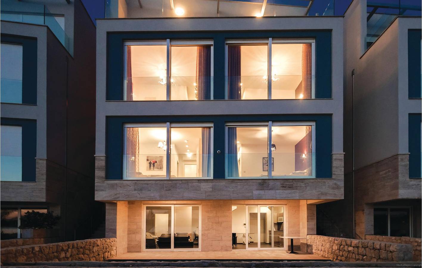 Appartement moderne de 2 chambres avec terrasse, à 2,5 km de la plage d'Uvala Bočići in Trogir, Čiovo