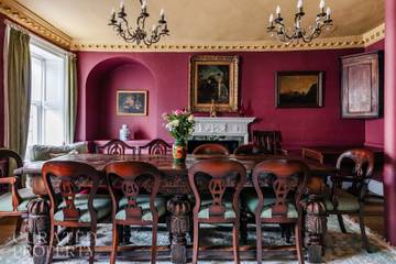 Vacation Rental for 14 Guests in Bath, The Cotswolds, Picture 2
