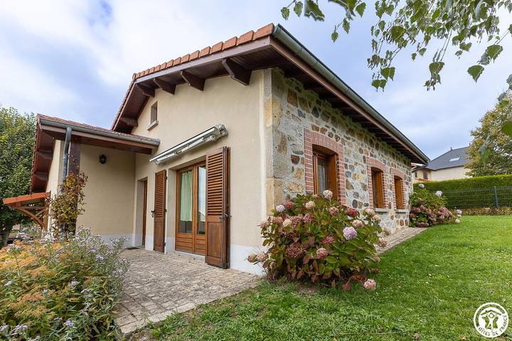 Gîte pour 3 personnes, avec Terrasse ainsi que Jardin et Vue