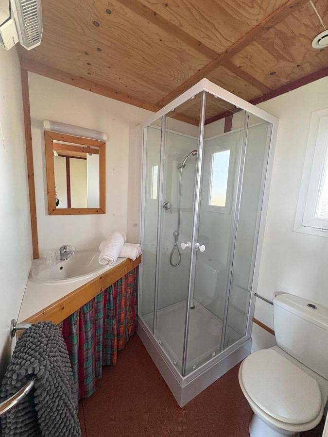 Chalet pour 5 personnes, avec terrasse ainsi que piscine et vue dans le Gers - 2