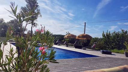 Cottage pour 4 personnes, avec jardin ainsi que piscine et jacuzzi dans Bagnot