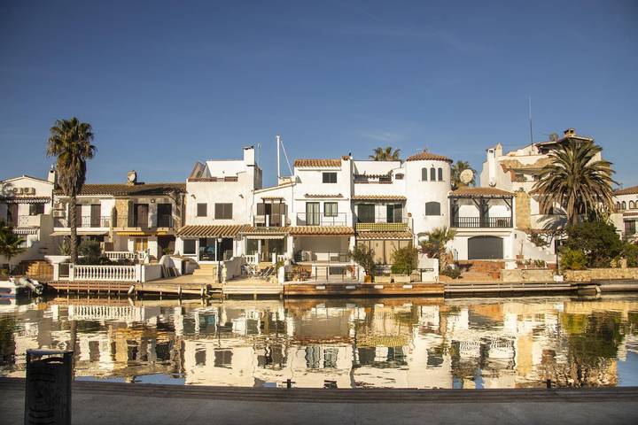 Chalet für 4 Personen, mit Terrasse und Ausblick in Empuriabrava