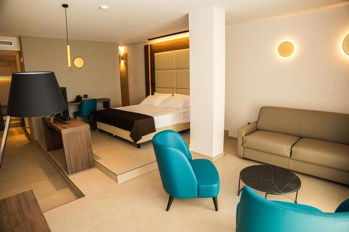 Hôtel, avec Terrasse et Jacuzzi ainsi que Jardin et Bassin pour enfant à San Giovanni Rotondo - 4