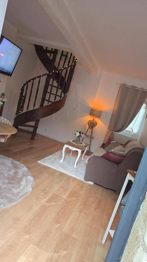 One-Bedroom House in Cuvilly, Oise