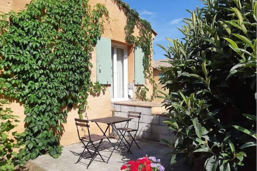 Maison Bien-être Séjour à Thème en Famille ou Avec vos Proches. Jardin & Jacuzzi in Saint-Antonin-du-Var, Brignoles Region