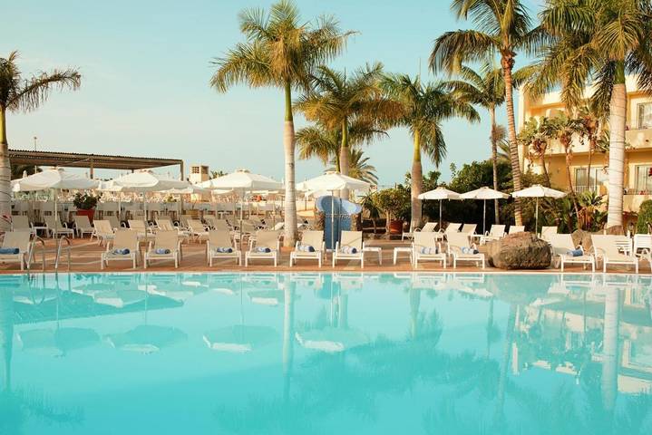 Hôtel pour 3 personnes, avec vue et piscine ainsi que terrasse et sauna
