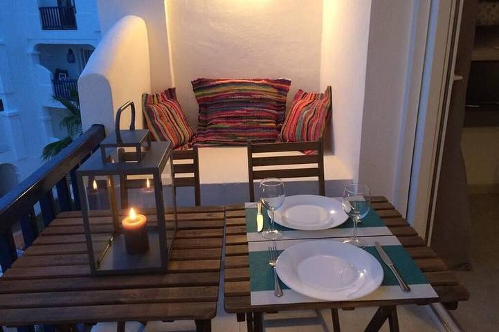 Ganze Wohnung, Authentisch mediterranes Penthouse mit Meerblick und eigenem Pool in Cala Tarida, Sant Josep de sa Talaia
