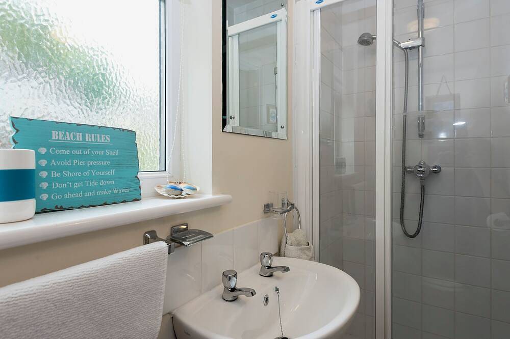 2 bedroom accommodation in Wootton Bridge in Wootton Bridge, Isle of Wight