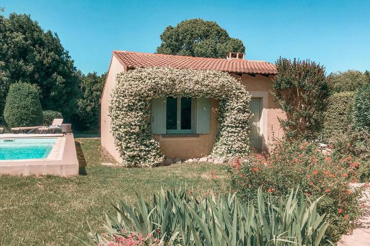 Location de vacances pour 3 personnes, avec piscine ainsi que jardin et vue à Calvisson - 2