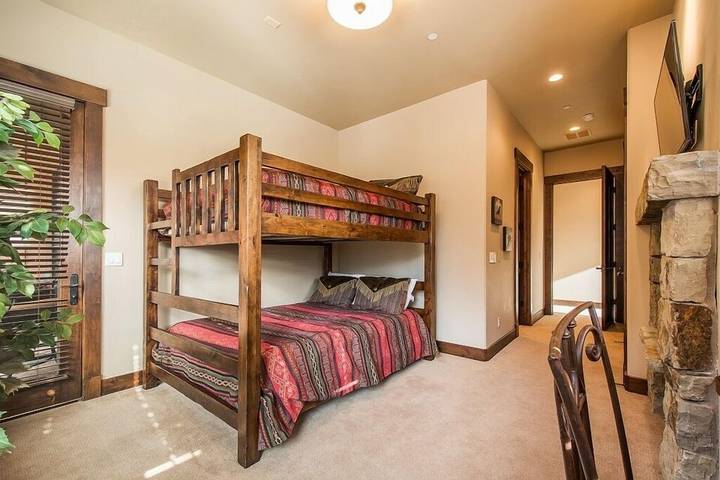 Vacation rental for 8 people, with pool and balcony as well as hot tub, with pets in Park City UT