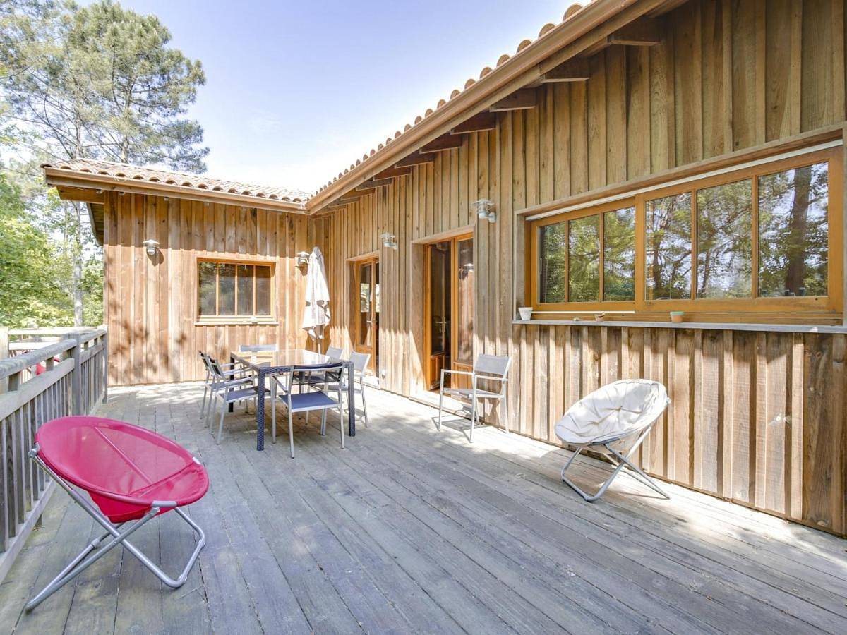 Belle villa en bois 6 personnes avec terrasse et Wi-Fi à Biscarrosse - Fr-1-521-71 in Biscarrosse, Côte d’Argent