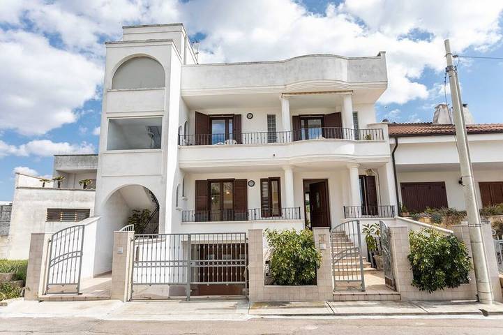Villa per 18 persone, con balcone e giardino, con animali domestici in Alliste