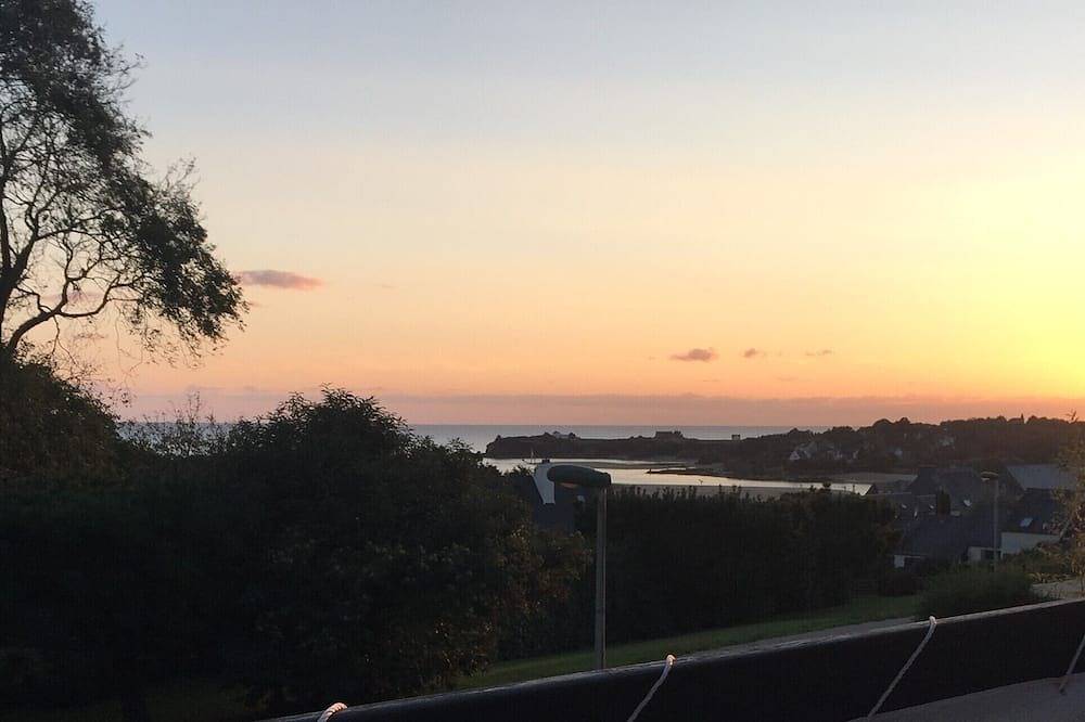 Appartement entier, Appartement 3 pièces 6 pers : vue mer et accès piscine privée in Guidel, Côte des Mégalithes