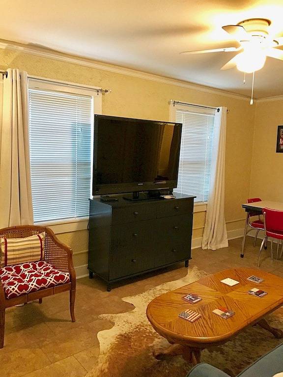 Bunk House on Elm in der historischen Altstadt von Arlington in Arlington, Tarrant County