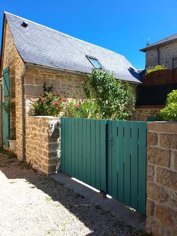 Gîte pour 2 personnes, avec vue et terrasse à Sévérac-l'Église