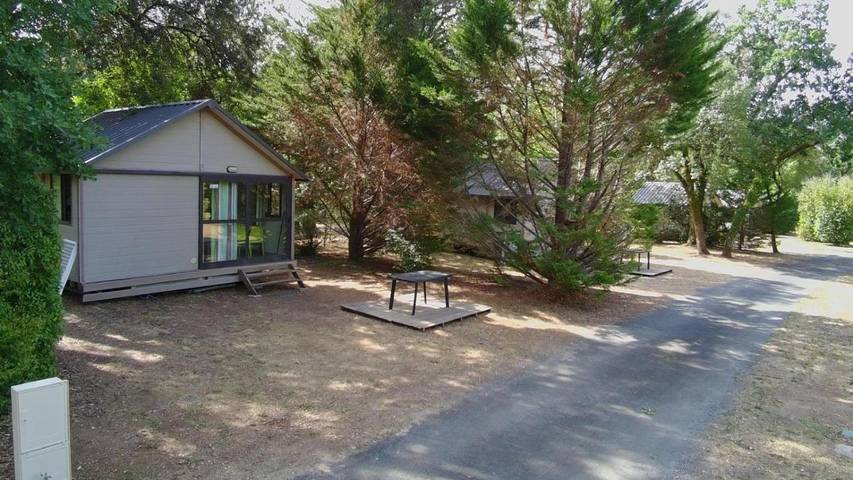 Location de vacances pour 4 personnes, avec Terrasse ainsi que Jardin et Vue à Pont-l'Abbé-d'Arnoult