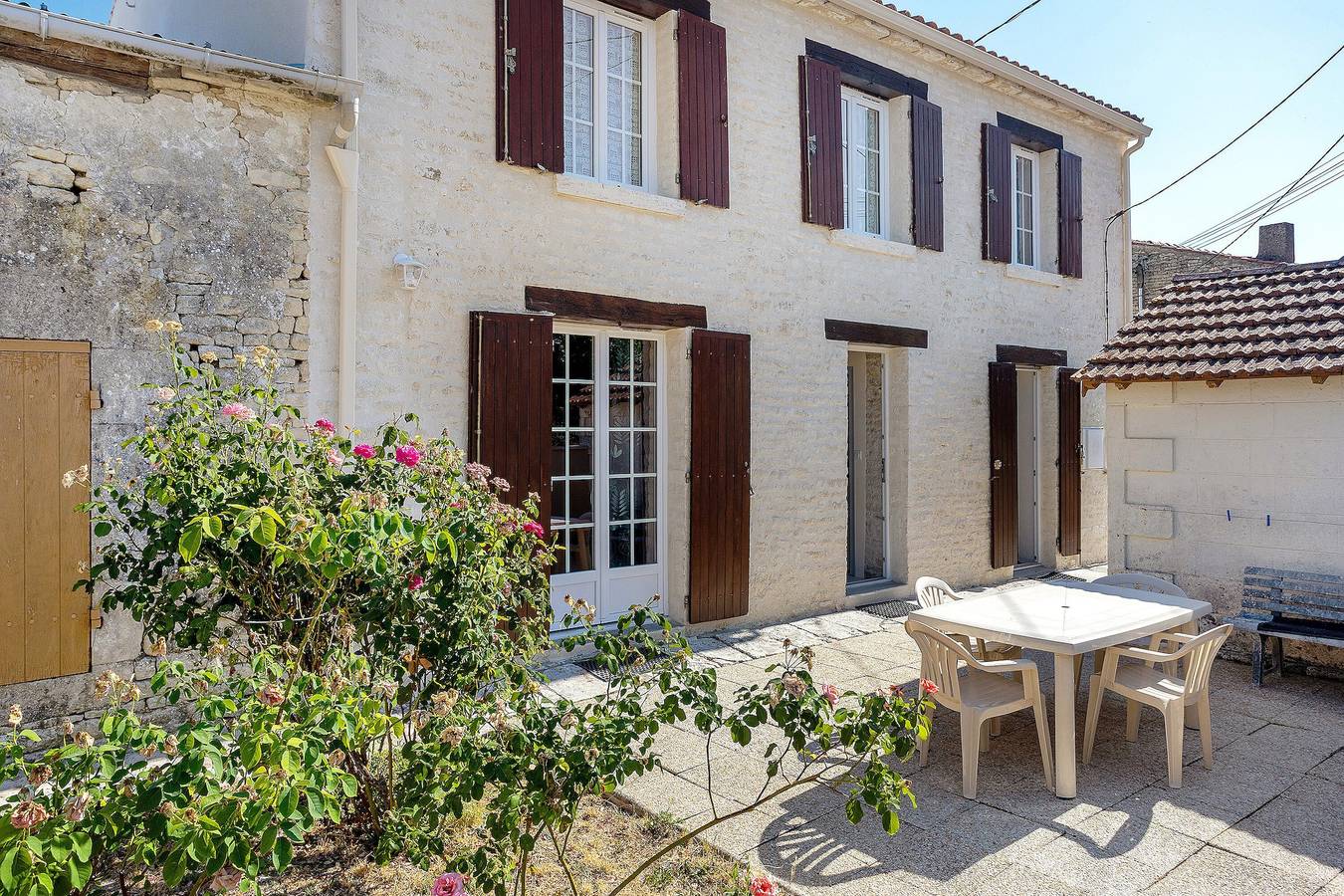Casa de campo «La Demeure D'Elles» con terraza y jardín privados in Le Thou, Region de Rochefort