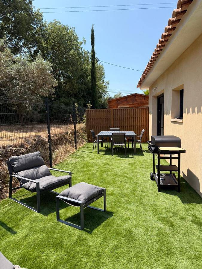 Location de vacances pour 4 personnes, avec piscine et vue ainsi que terrasse et jardin à Roquevaire - 3