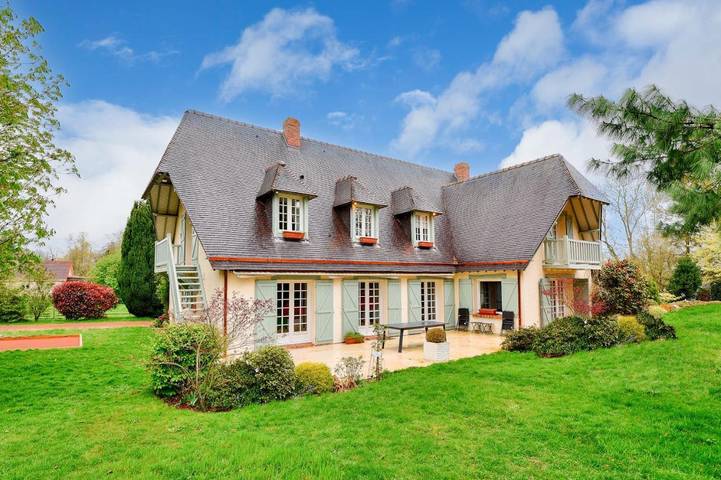 Location de vacances pour 11 personnes, avec vue et piscine ainsi que jardin et balcon dans Le Thuit-Simer