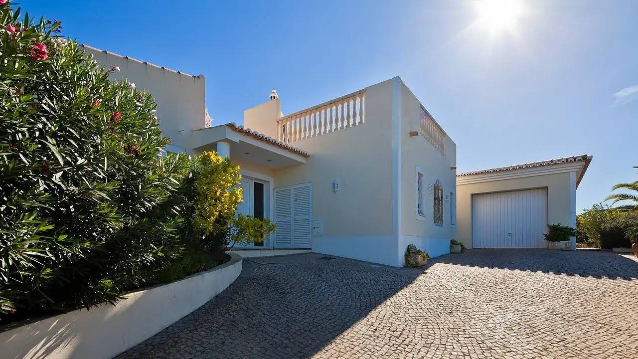 Casa De Férias para 6 Pessoas em Estômbar, Estômbar e Parchal