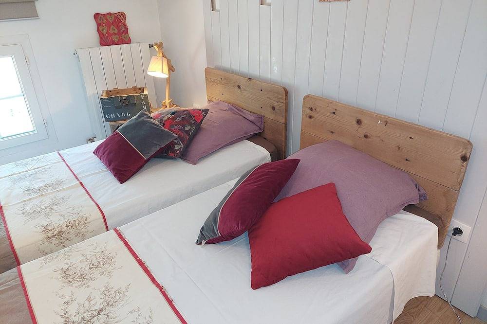 Ideaal gezin, villa in de Provence, Uzès, zwembad, mini-park voor kinderen in Saint-Victor-des-Oules, Nimes en omgeving