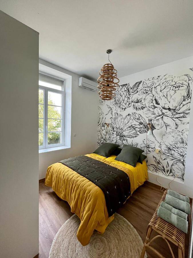 Appartement entier, One-Bedroom Apartment in Bourgoin-Jallieu, Région de La Tour-du-Pin
