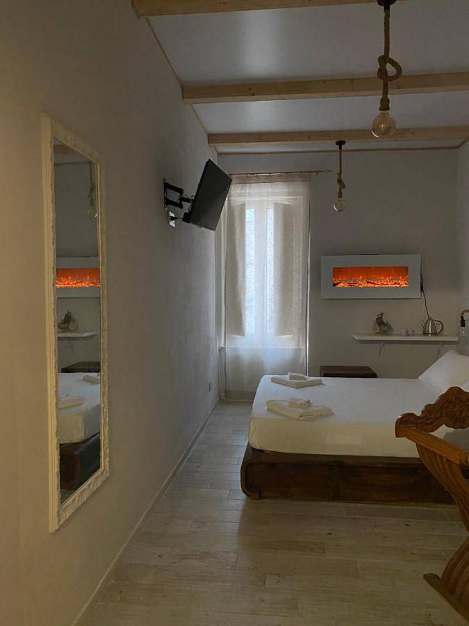 Large Double Room in Molfetta, Provincia di Bari