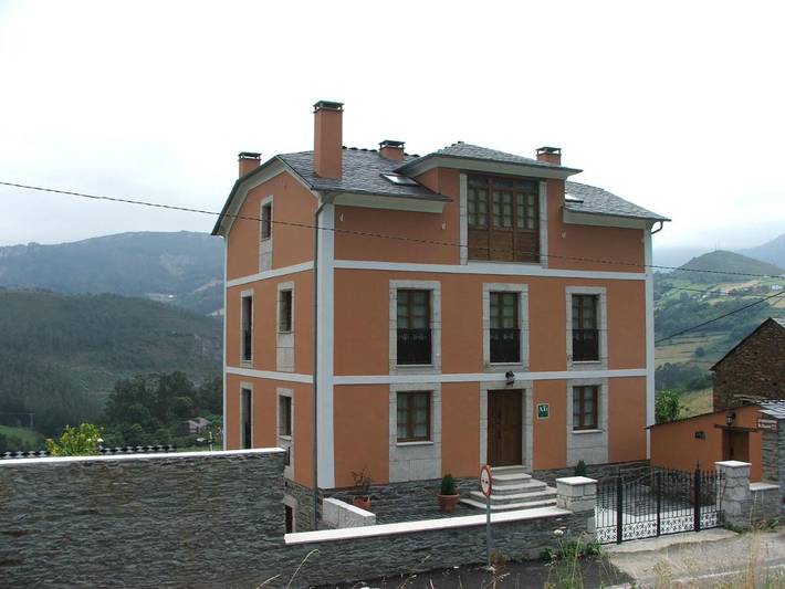 Casa rural para 5 personas, con jardín y balcón en Boal