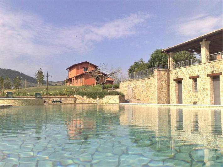 Appartamento in Umbria con Piscina Infinita in Bettona, Perugia e dintorni
