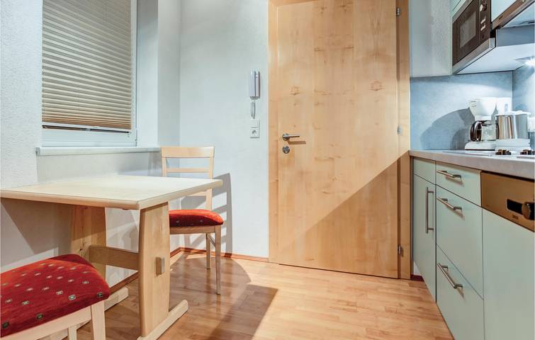 Ganze Ferienwohnung, Gemütliche Sauna-Wohnung: Parkplatz, WiFi, Skizugang in Lechtaler Alpen, Sankt Anton am Arlberg