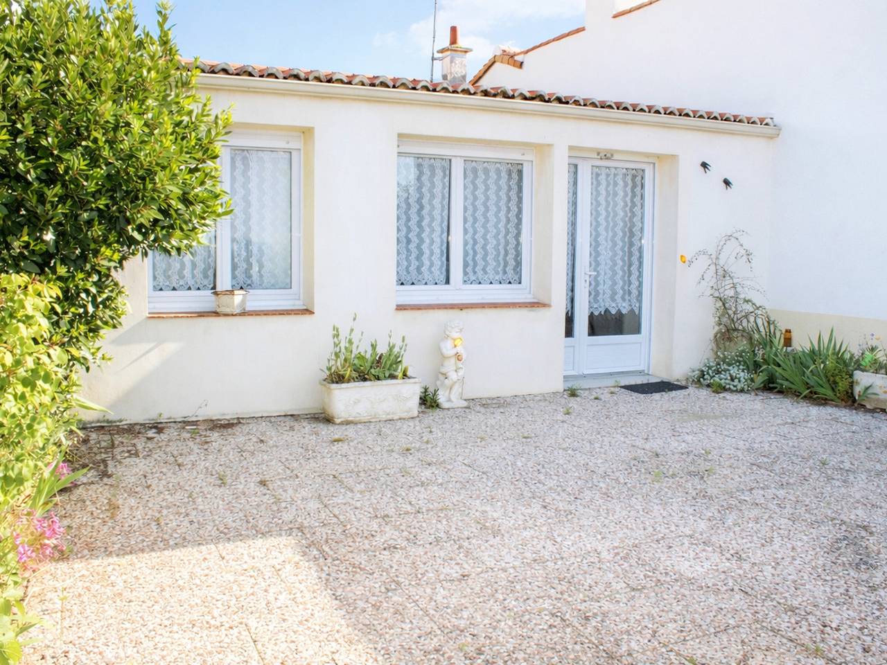 Strandnahes Ferienhaus mit Garten, in Laufnähe zur Stadt und Pools in La Tranche-sur-Mer, Vendée