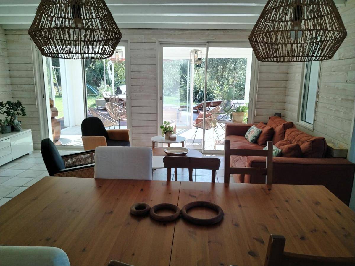 Three-Bedroom House in Mouguerre, Région de Bayonne