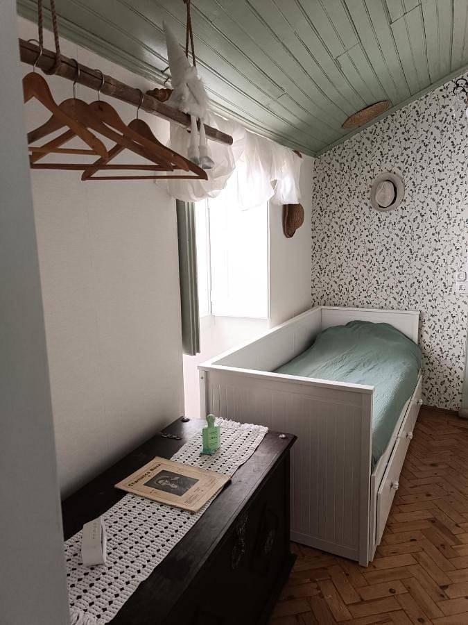 Chambre familiale chez "Casa Portuguesa", accès piscine-jardin-1h15 Lisboa in Chamusca e Pinheiro Grande, Rio Tejo