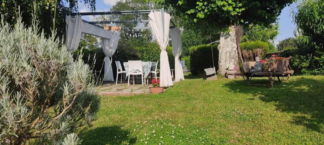 Location de vacances pour 3 personnes, avec Terrasse ainsi que Jardin et Vue à Le Dorat