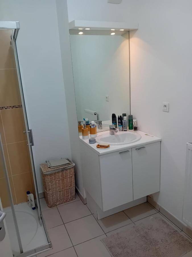 Appartement entier, Superbe appartement T2 in Cuers, Côte méditerranéenne (France)